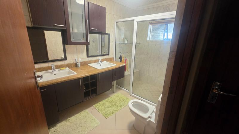 5 Bedroom Property for Sale in Kensington Western Cape